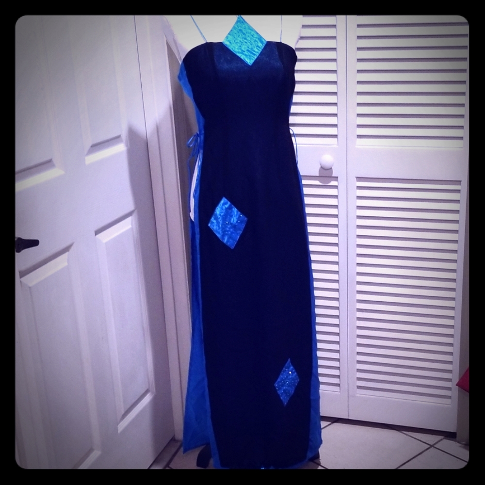 Ladies 2 piece Vietnamese dress by Anh Khoi